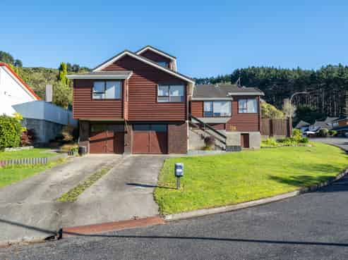11 Duval Grove, Tawa