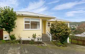 17A Tawa Terrace, Tawa