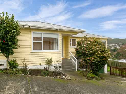 17A Tawa Terrace, Tawa
