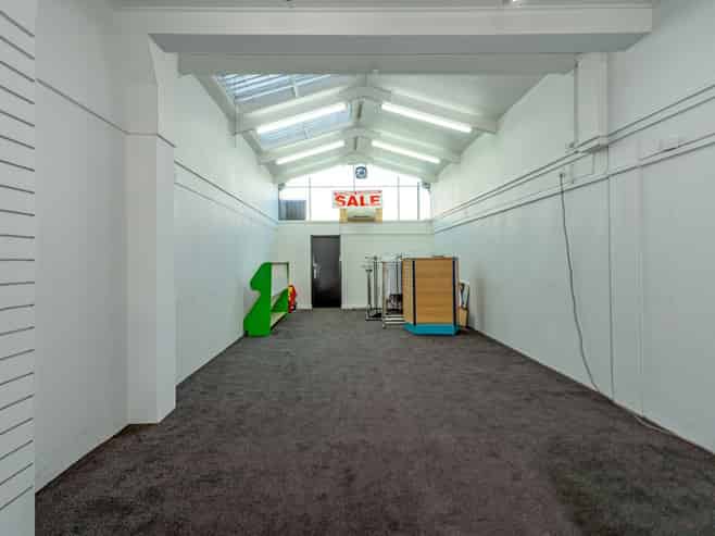 Retail, office and storage across three levels
