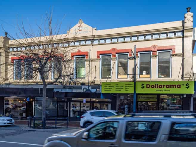 Retail, office and storage across three levels