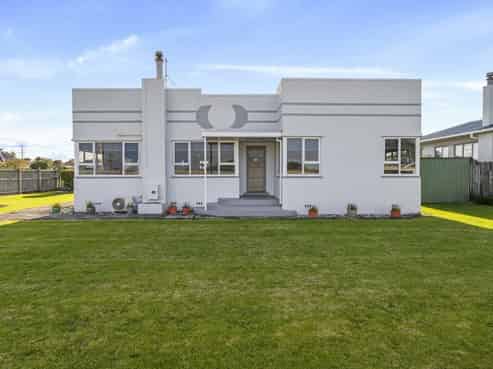 17 Tasman Street, Opunake