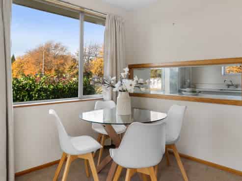 2/15 Dovedale Avenue, Ilam