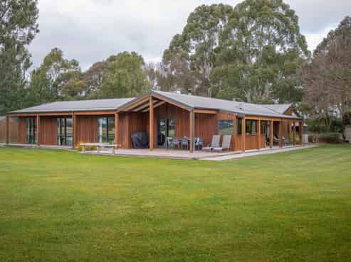 18 River Road, Elgin