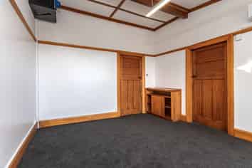 Sophisticated and stylish heritage office suite