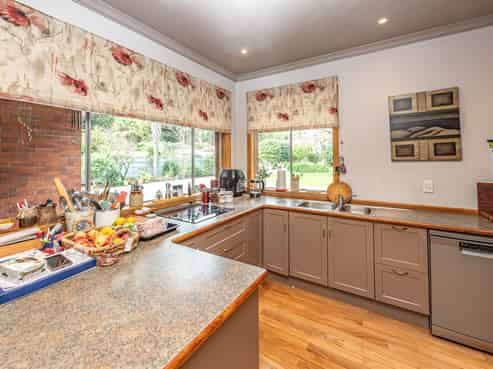 21 Riverbank Road, Okoia