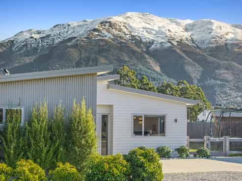 16 Isthmus Place, Lake Hawea