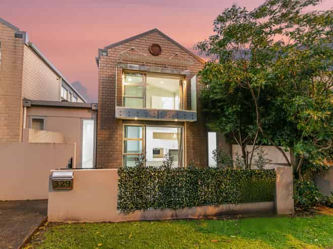 329 Millwater Parkway, Millwater