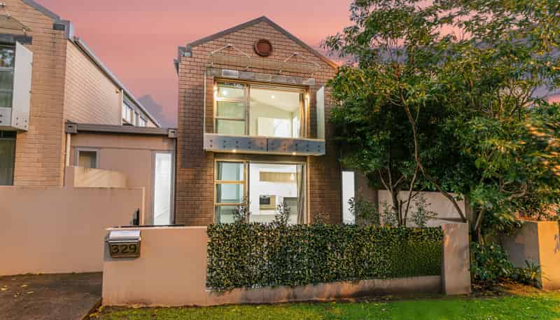 329 Millwater Parkway, Millwater