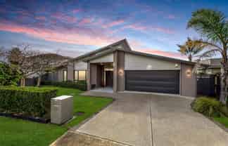 10 Harbourside Court, Beachlands