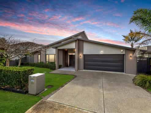 10 Harbourside Court, Beachlands