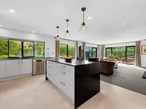 10 Harbourside Court, Beachlands