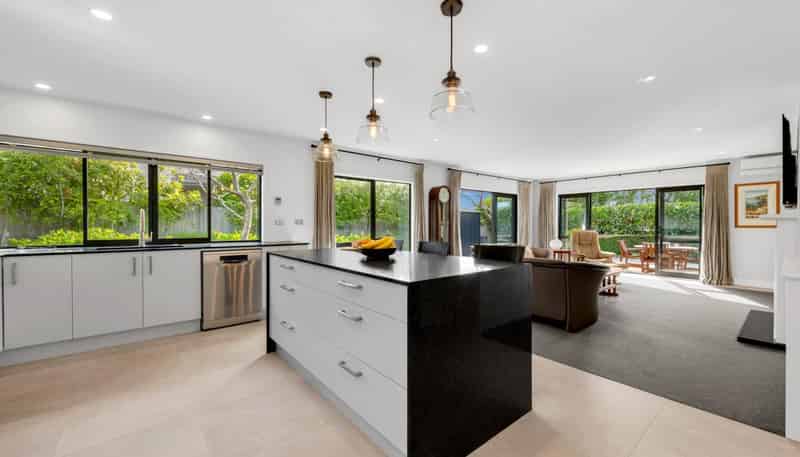 10 Harbourside Court, Beachlands