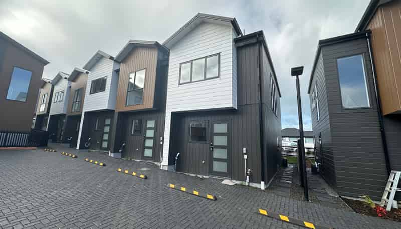 6/130 Te Oneroa Way, Long Bay
