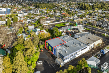 NORTHCOTE INDUSTRIAL UNIT WITH EXCEPTIONAL PAR...