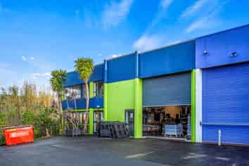 NORTHCOTE INDUSTRIAL UNIT WITH EXCEPTIONAL PAR...
