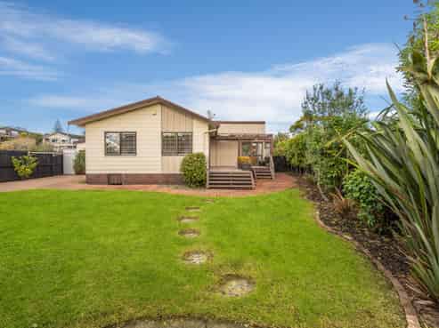 8 Chipping Dale, Mangere Bridge