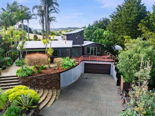 8 Sylvia Lane, Maunu