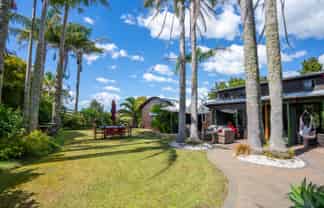 8 Sylvia Lane, Maunu