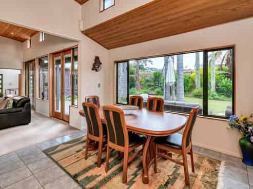 8 Sylvia Lane, Maunu