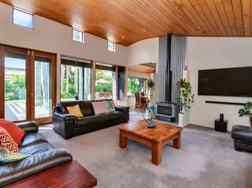 8 Sylvia Lane, Maunu