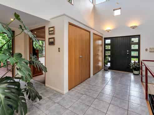 8 Sylvia Lane, Maunu