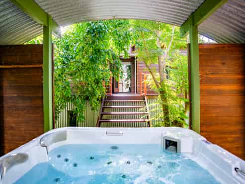 8 Sylvia Lane, Maunu