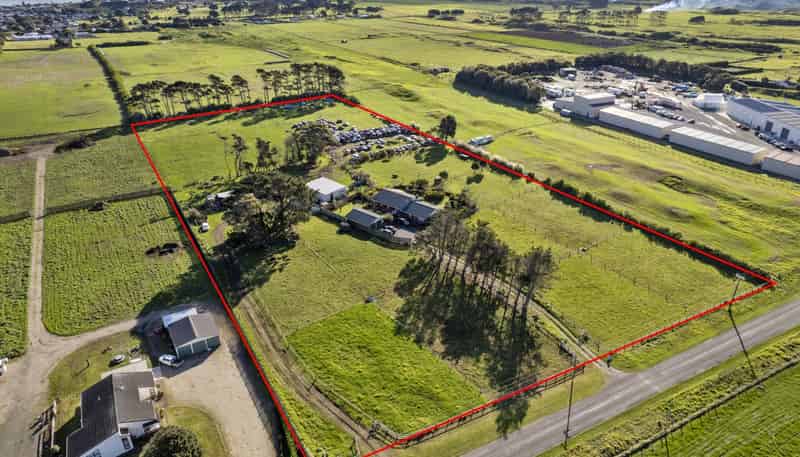 101 Manuka Street, Castlecliff