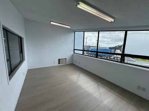 CBRE | 455sqm Warehouse in Otahuhu