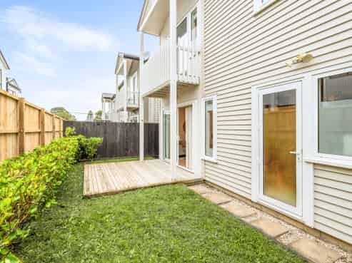 17C Holland Avenue, Point England