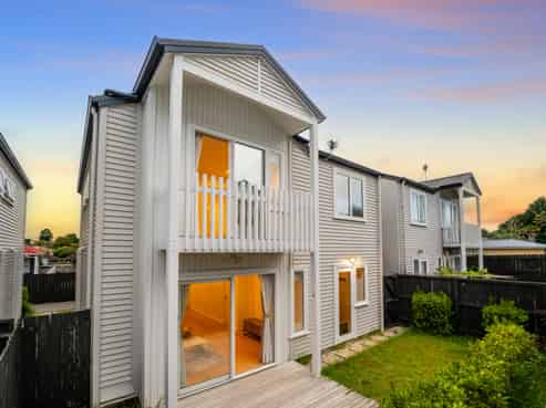 17C Holland Avenue, Point England