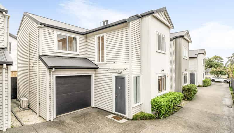 17C Holland Avenue, Point England