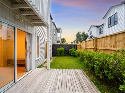 17C Holland Avenue, Point England