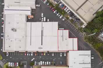 Retail space in Wairau!