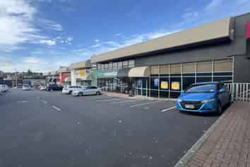 Retail space in Wairau!