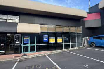 Retail space in Wairau!