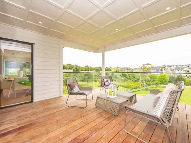 16 Skulander Crescent, Orewa