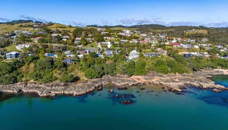 305 State Highway 10, Cable Bay