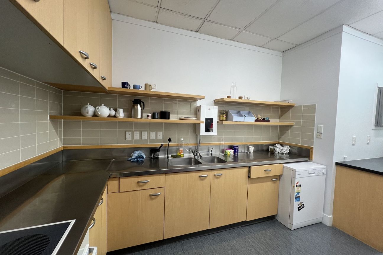 Prime Location | Cost-Effective Property! - Vista 6