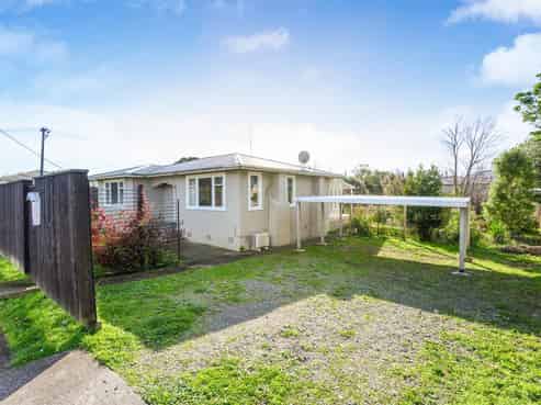 32 Follett Street, Marton