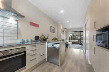 27 Kerewhenua Crescent, Hobsonville