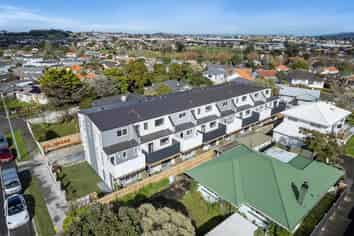 1,2,8/273 Mt Albert Road, Sandringham