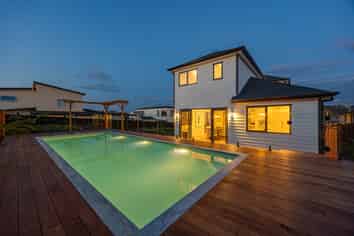 4 The Landing, Riverhead