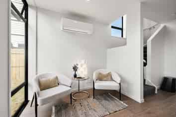 B/96 Apu Crescent, Lyall Bay
