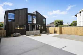B/96 Apu Crescent, Lyall Bay