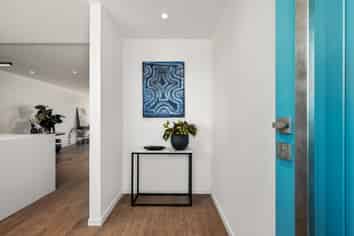 B/96 Apu Crescent, Lyall Bay