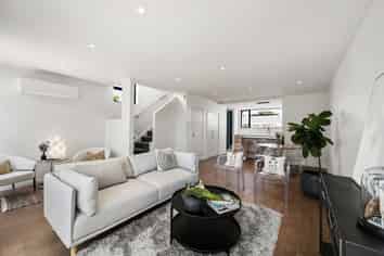 B/96 Apu Crescent, Lyall Bay