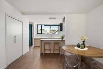 B/96 Apu Crescent, Lyall Bay