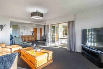 400 Orion Road West, MAKAREWA