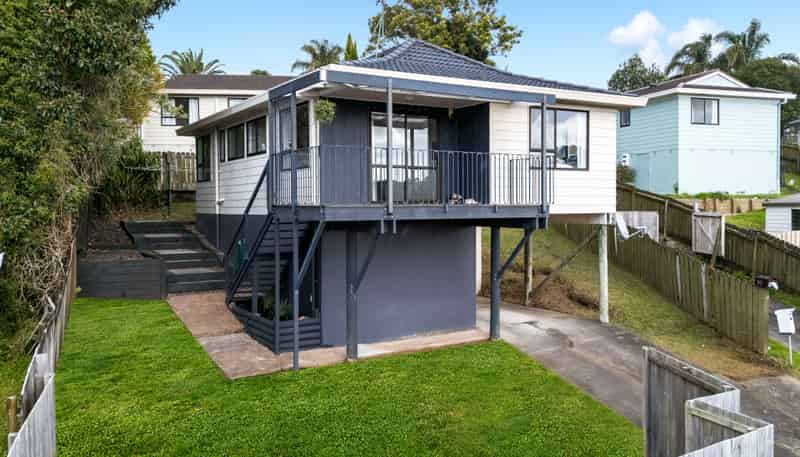 12 Halloran Place, Massey